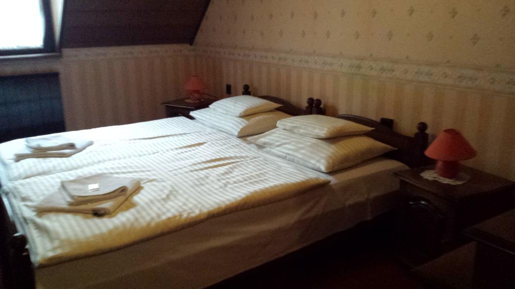 Bed and Breakfast Kocsis Panzió és Étterem Komárom Camera foto