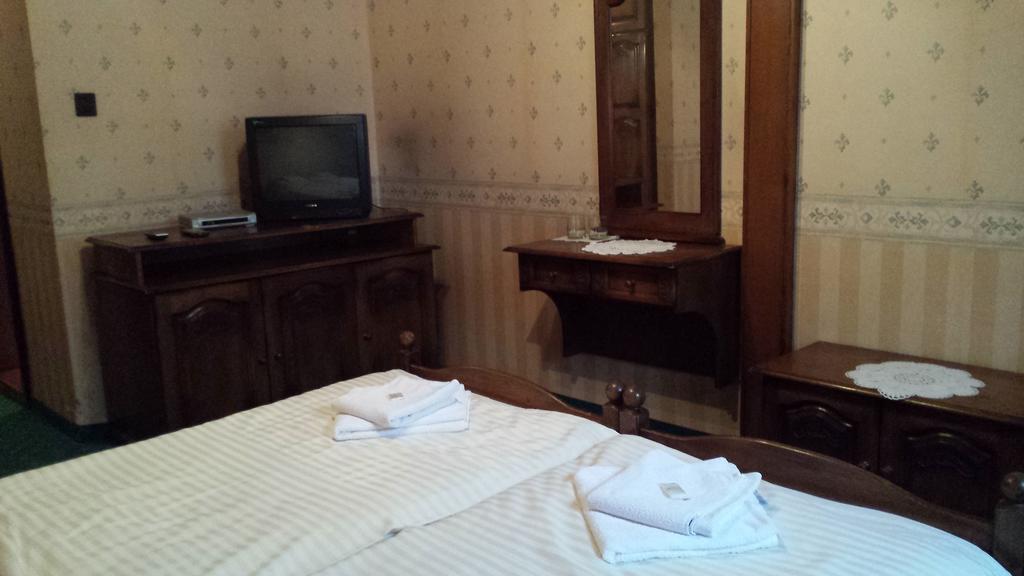Bed and Breakfast Kocsis Panzió és Étterem Komárom Camera foto