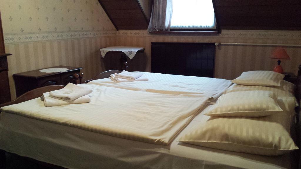 Bed and Breakfast Kocsis Panzió és Étterem Komárom Camera foto
